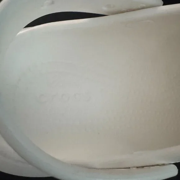 Crocs Classic Crush Clogs In White, Size M8 W10 WORN ONCE - Picture 9 of 10